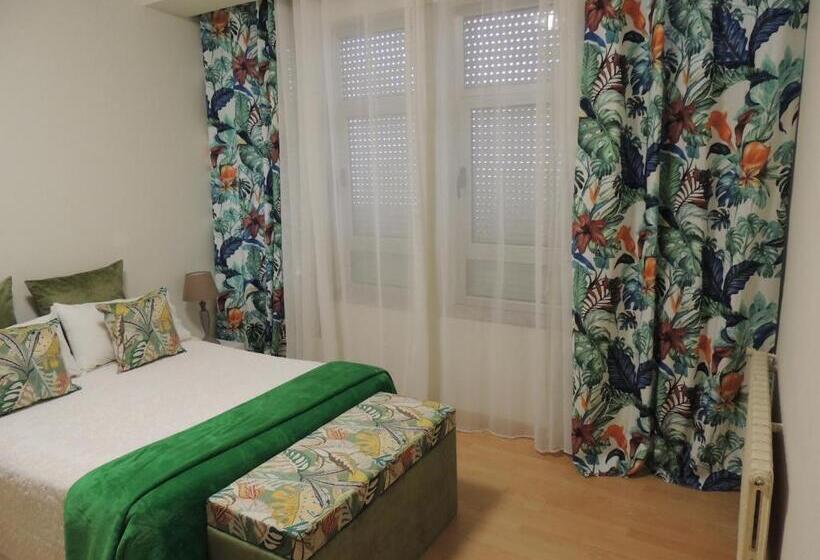 חדר משפחתי, Casa Belón