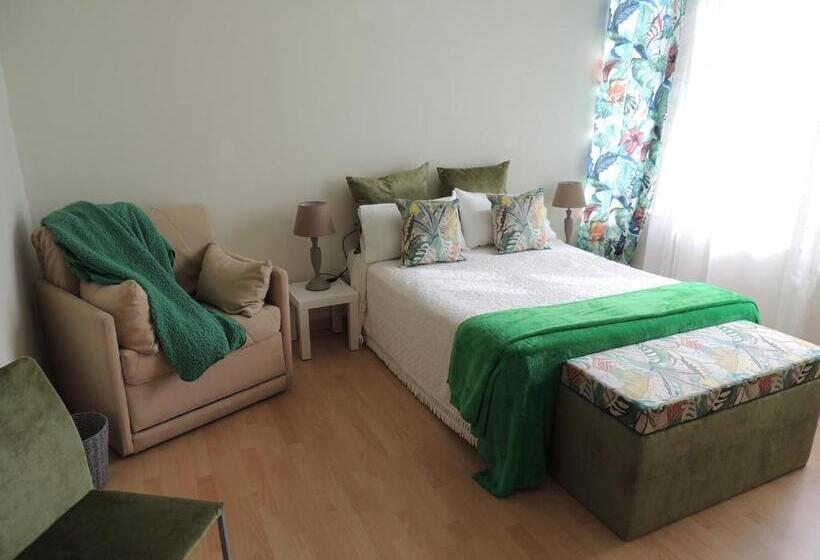 חדר משפחתי, Casa Belón