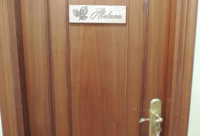 חדר קומפורט לשלושה, Casa Belón