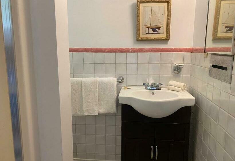 غرفة ديلوكس, Kenney Rideau