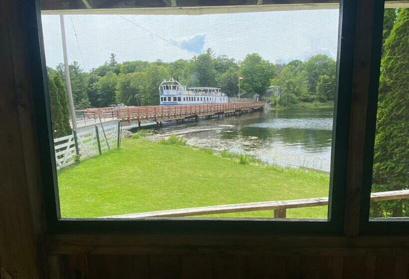 غرفة ديلوكس, Kenney Rideau