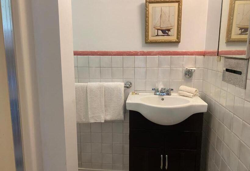 غرفة قياسية, Kenney Rideau