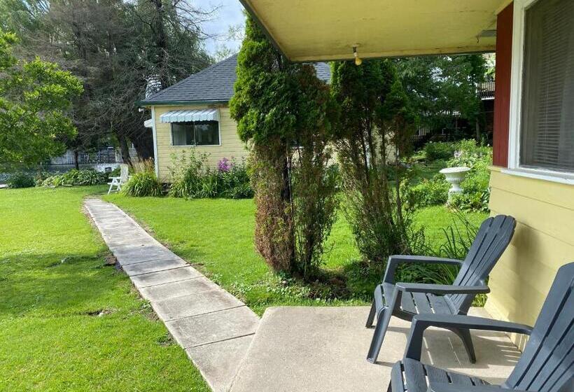 غرفة قياسية, Kenney Rideau