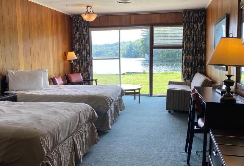 غرفة ديلوكس, Kenney Rideau