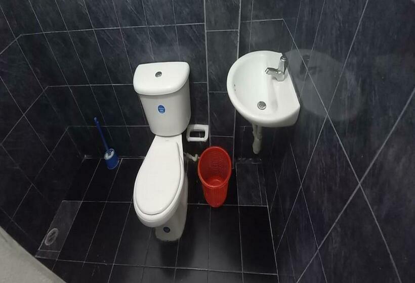 חדר אקונומי יחיד, The Green Valencia