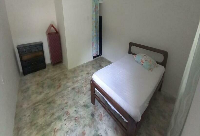 חדר אקונומי יחיד, The Green Valencia