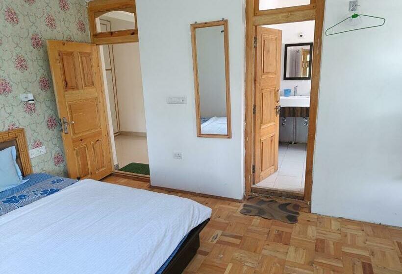 غرفة قياسية مطلة على الجبل, Himalayan Regal House