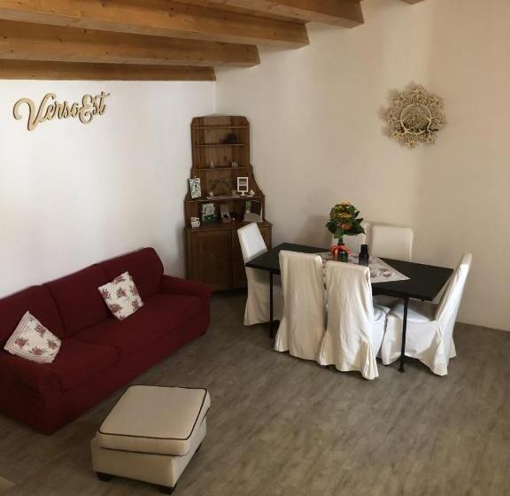 标准三人间, Verso Est