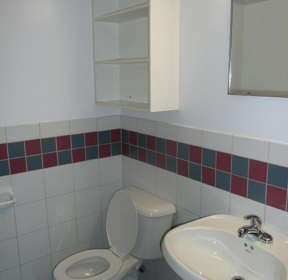 스탠다드 싱글 룸 공동욕실, Neill Wycik