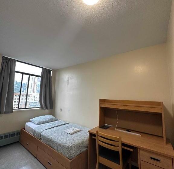 싱글 기본 룸 공용 욕실, Neill Wycik