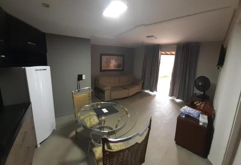 高级三人间, 50+ Hotel Flat