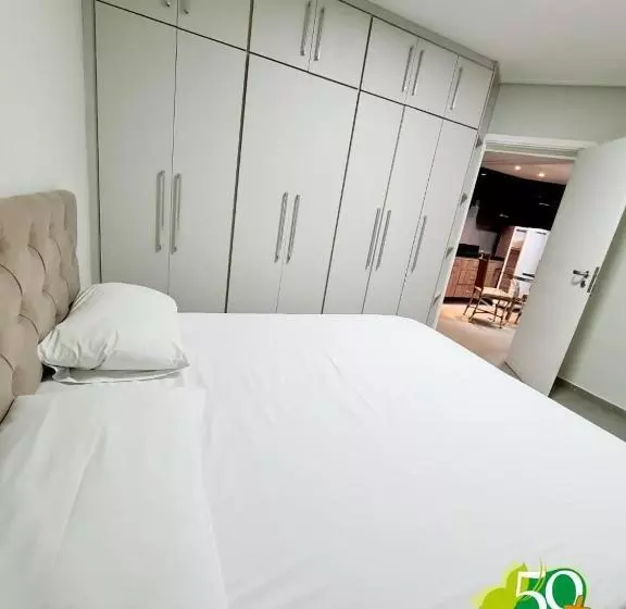 Superior Kolmen Hengen Huone, 50+ Hotel Flat