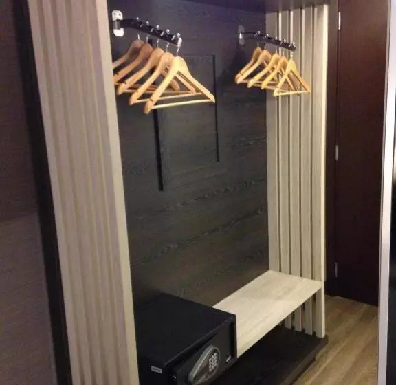 Economy-huone, Atlantico Prime