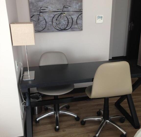 اتاق لوکس خانوادگی, Atlantico Prime