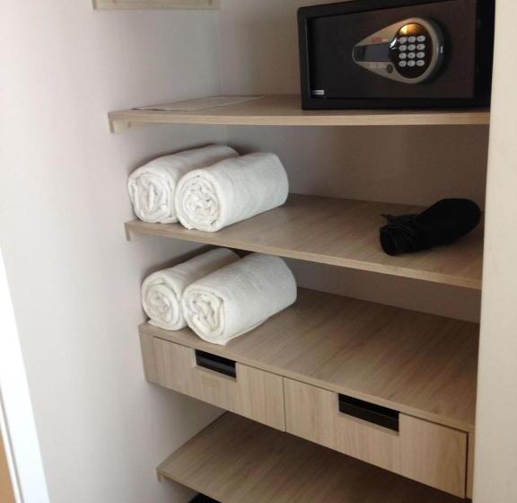 اتاق لوکس خانوادگی, Atlantico Prime