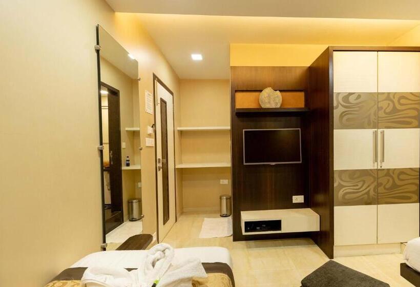 Quarto Deluxe, Colaba Suites   Near Taj Hotel, Mumbai