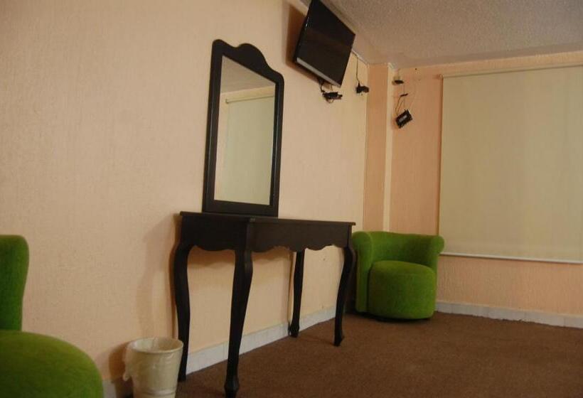 스탠다드 트리플 룸, Express Alejandria