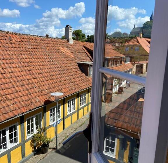 סוויטת ג'וניור, Jantzens