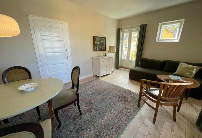 סוויטת ג'וניור, Jantzens