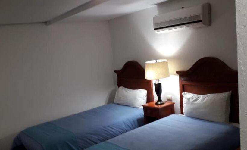 스탠다드 룸, Meson Del Mar