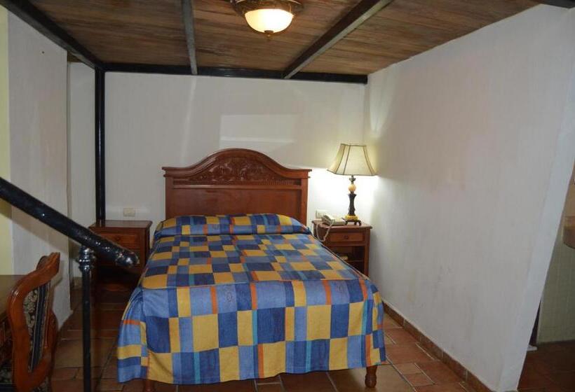 트리플 클래식 룸, Meson Del Mar