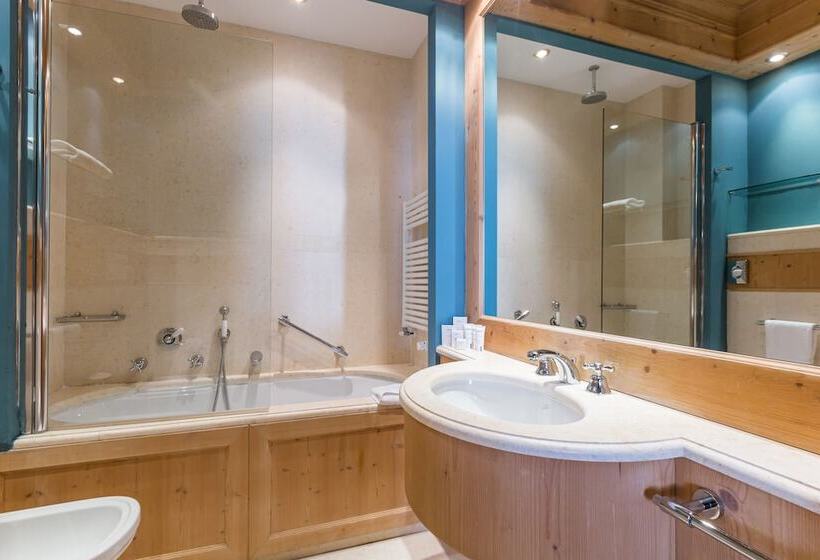 带1个卧室带观景的公寓, Radisson Residences Savoia Palace Cortina D’ampezzo