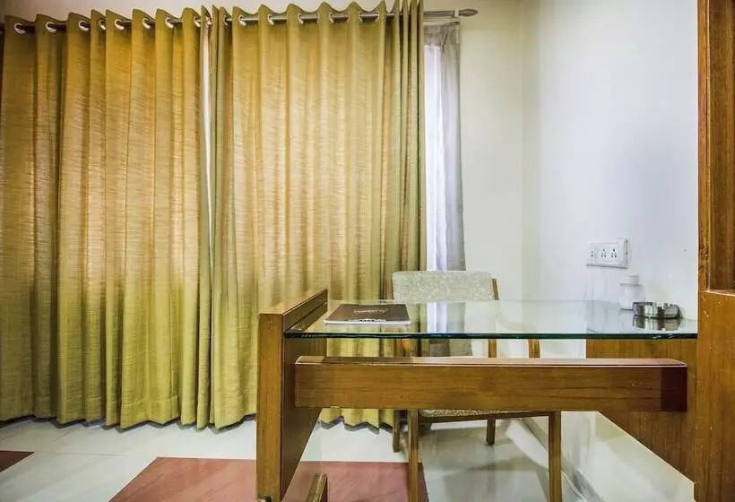 デラックスルーム, Fabhotel Amrit Residency