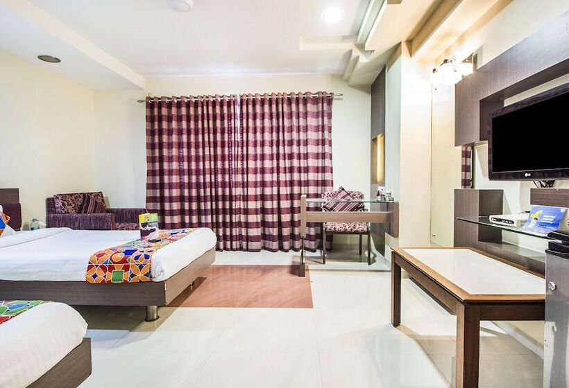 Номер Executive, Fabhotel Amrit Residency