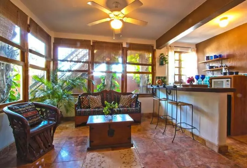بانگلوی استاندارد 2 خوابه, The Bungalows