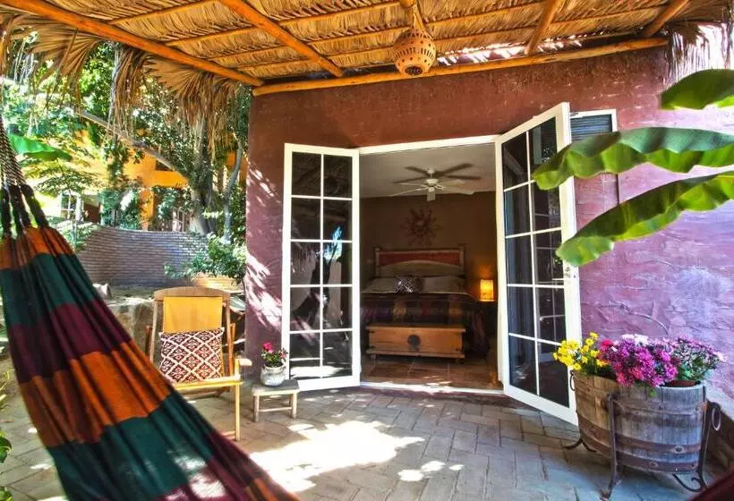 بانگلوی استاندارد 2 خوابه, The Bungalows