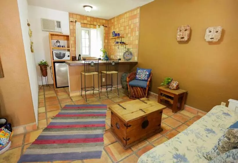 سوئیت با تخت بزرگ, The Bungalows