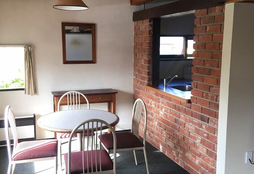 2 Sovrums Lägenhet, Woodlands Motels And Apartments