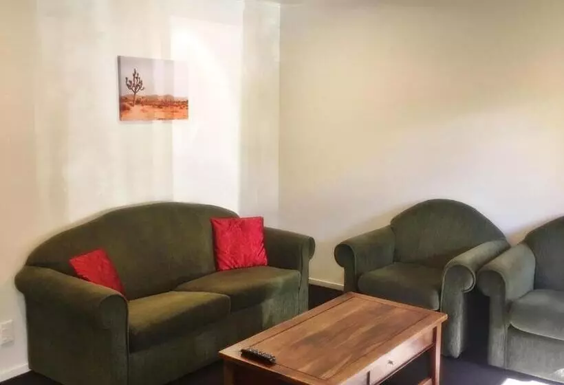 سوییت سوپریور, Woodlands Motels And Apartments