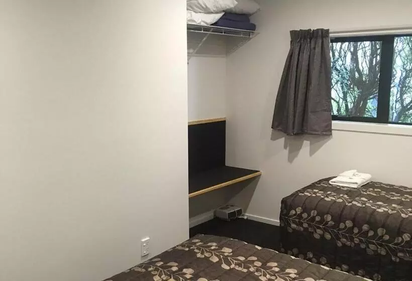 سوییت سوپریور, Woodlands Motels And Apartments