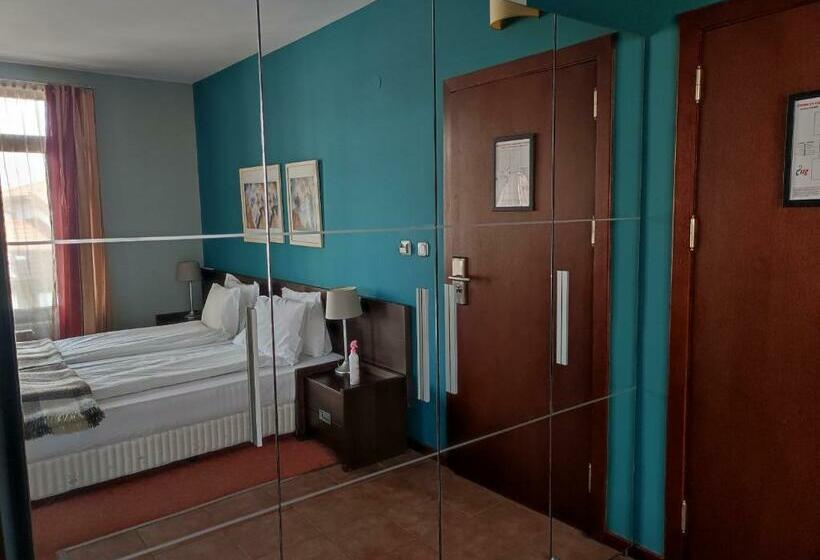 Quarto Deluxe com Sacada, Famil   Adults Only