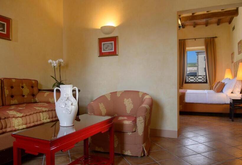 جناح جونيور, La Bagnaia Golf Resort