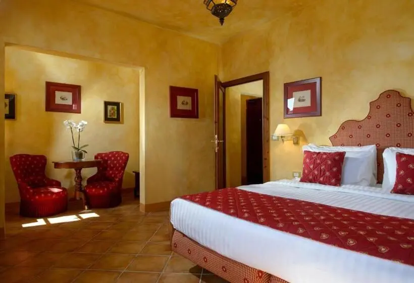 クイーンベッドのデラックスルーム, La Bagnaia Golf Resort