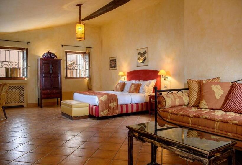 غرفة ديلوكس سرير ملكى, La Bagnaia Golf Resort