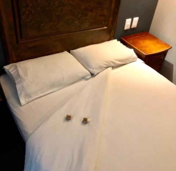 اتاق استاندارد چهار تخته, Canada