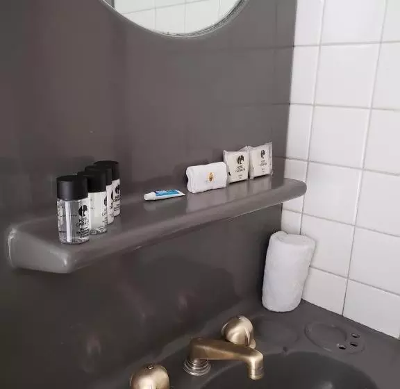 スタンダード４人部屋, Canada