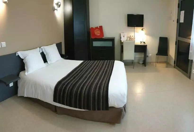 スタンダードトリプルルーム, Fasthôtel Le Râle Des Genêts Un Hôtel Fh Collection