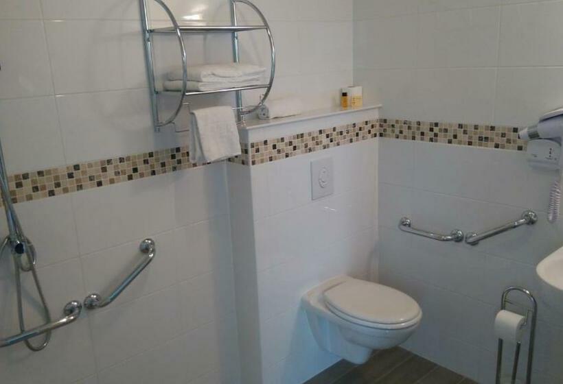 스탠다드 트리플 룸, Fasthôtel Le Râle Des Genêts Un Hôtel Fh Collection