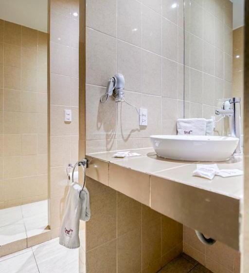 غرفة قياسية ثلاثية, First Inn Hotel & Business