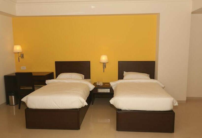 חדר סטנדרט, Ginger  Thane