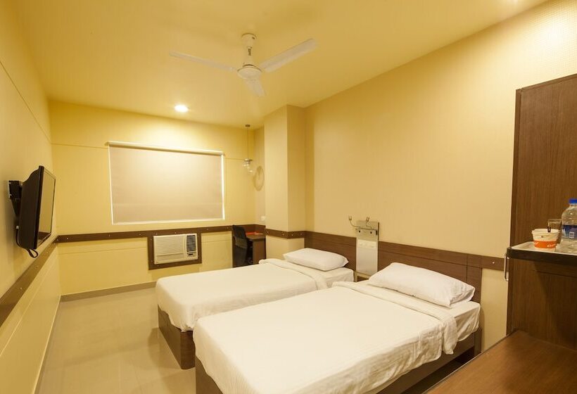 חדר סופריור, Ginger  Thane