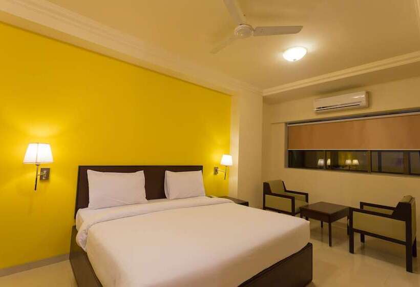 חדר סופריור, Ginger  Thane