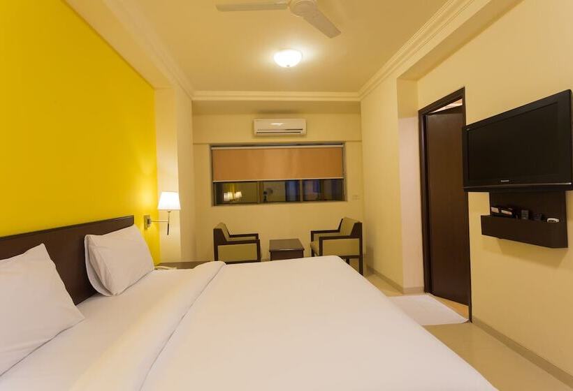 חדר סטנדרט, Ginger  Thane