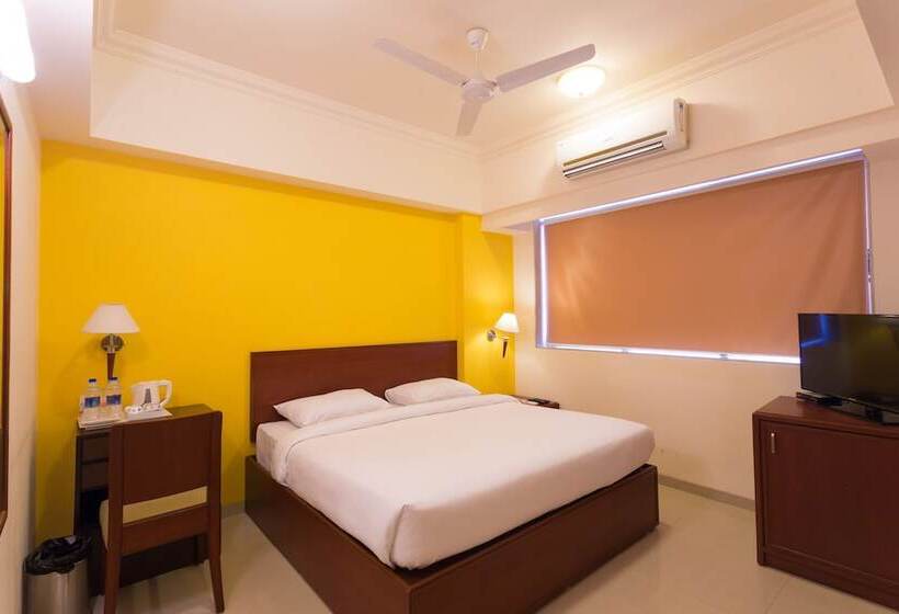 חדר סטנדרט, Ginger  Thane