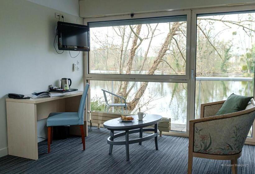 חדר משפחתי, Hôtel De L Ile Du Saussay