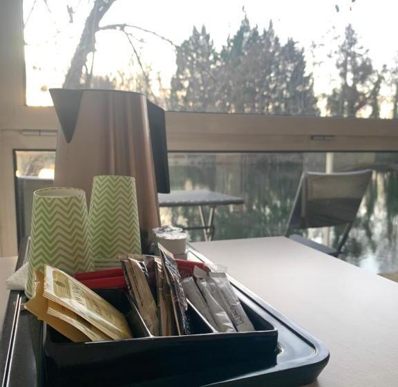 חדר משפחתי, Hôtel De L Ile Du Saussay